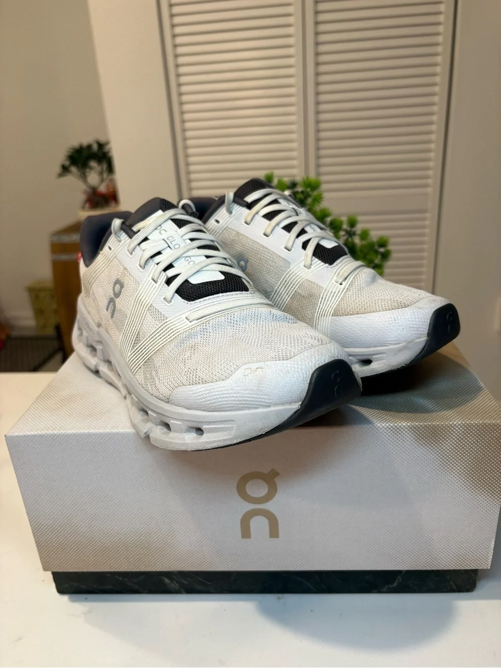 On Cloud Cloudgo Grey Black womens running shoes size 8.5